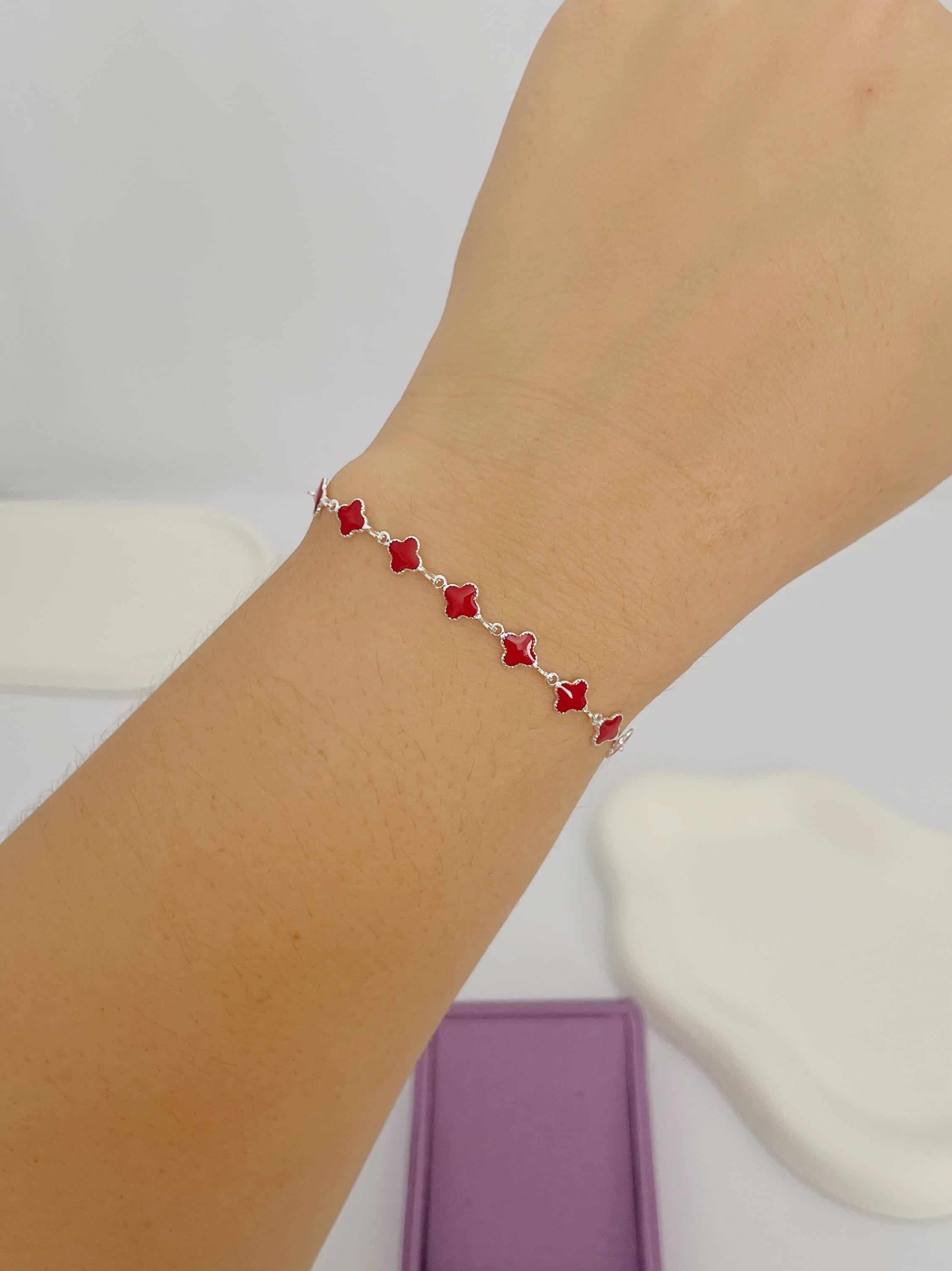 Pulseira Virginia Mini Trevos Vermelhos
