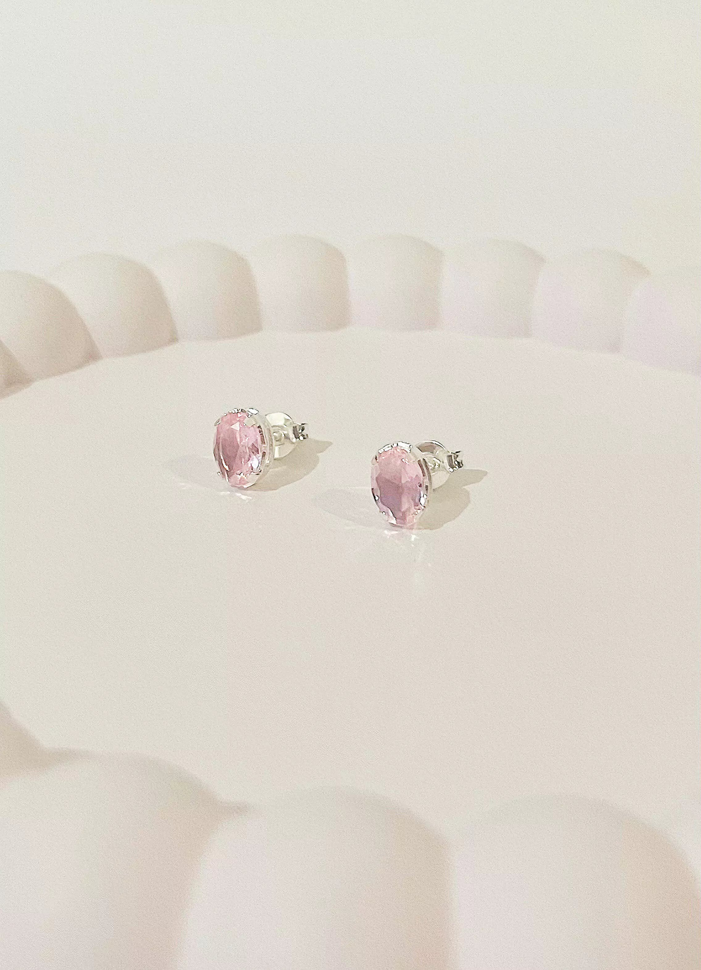 Brinco Oval Rosa Claro