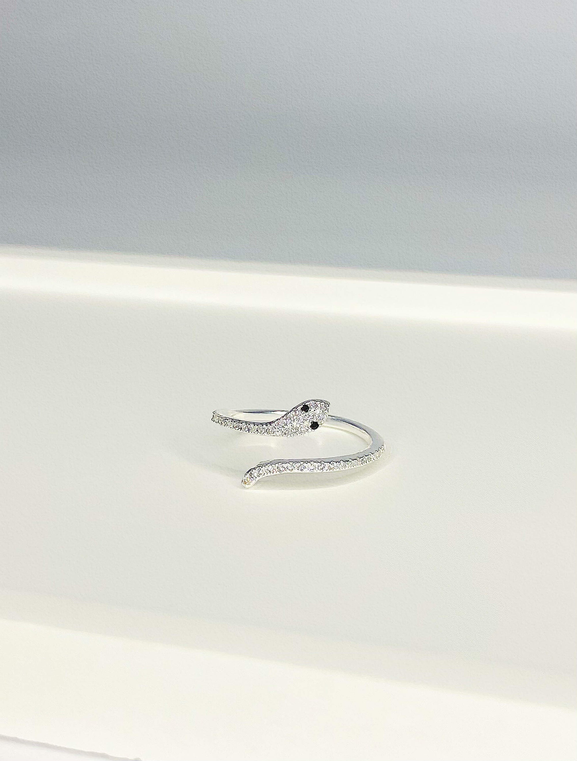 Anel Regulável Cobra Cravejada