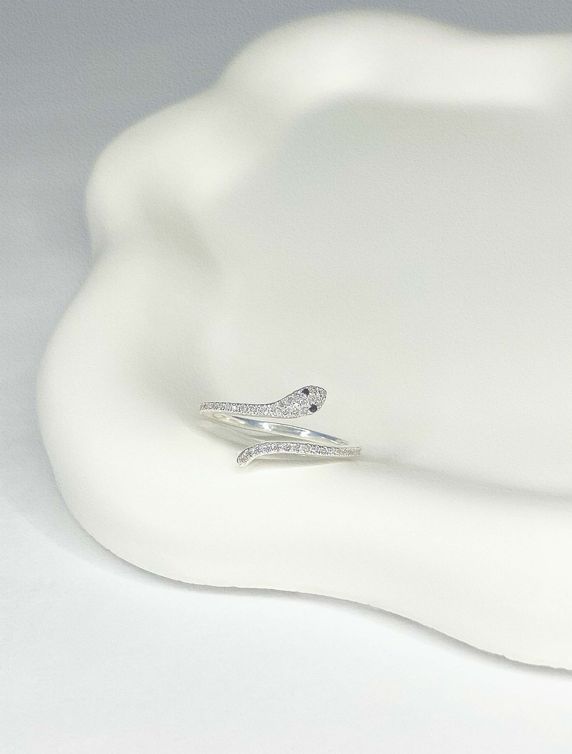 Anel Regulável Cobra Cravejada