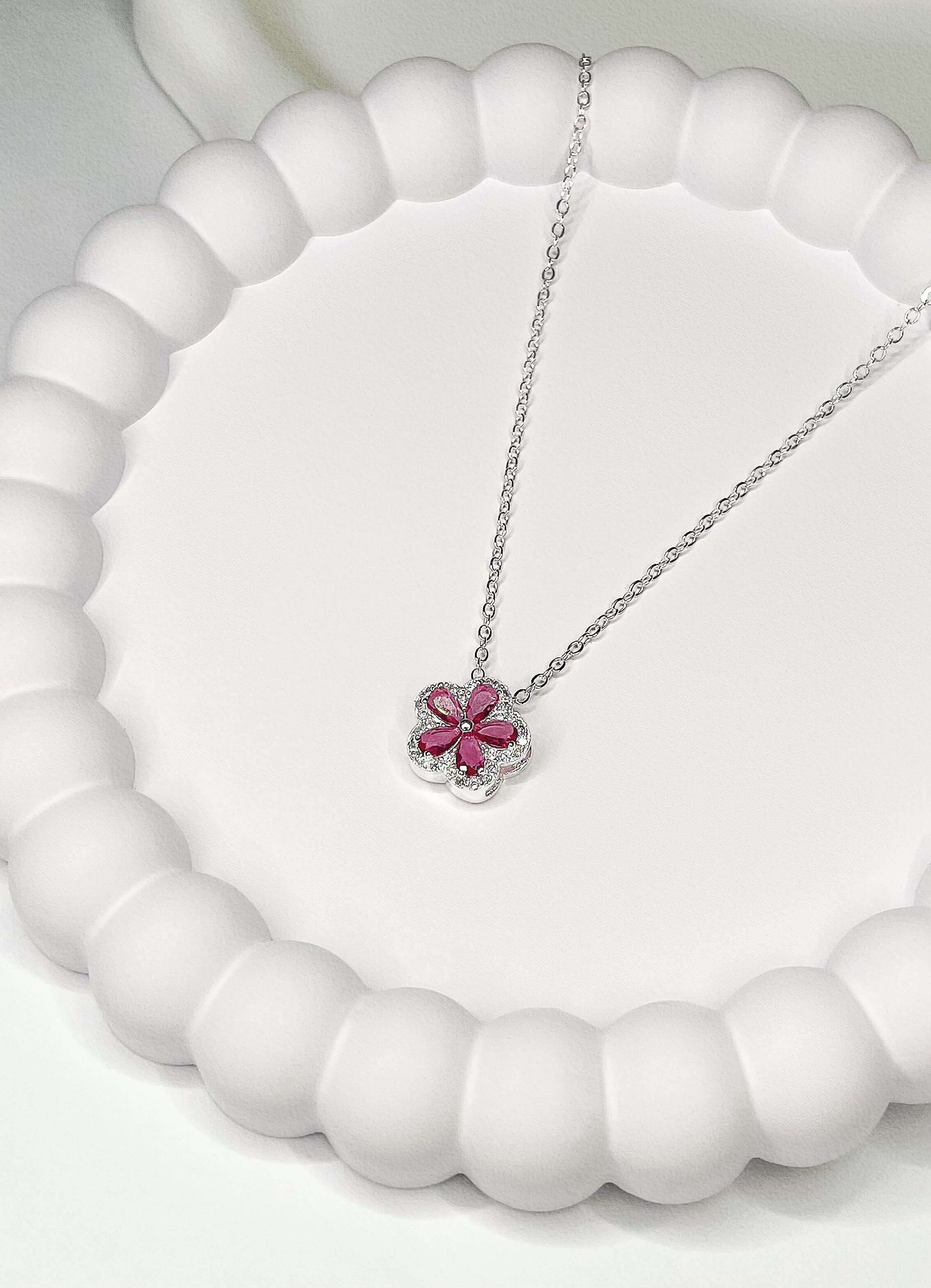 Colar Flor Cravejada Fucsia