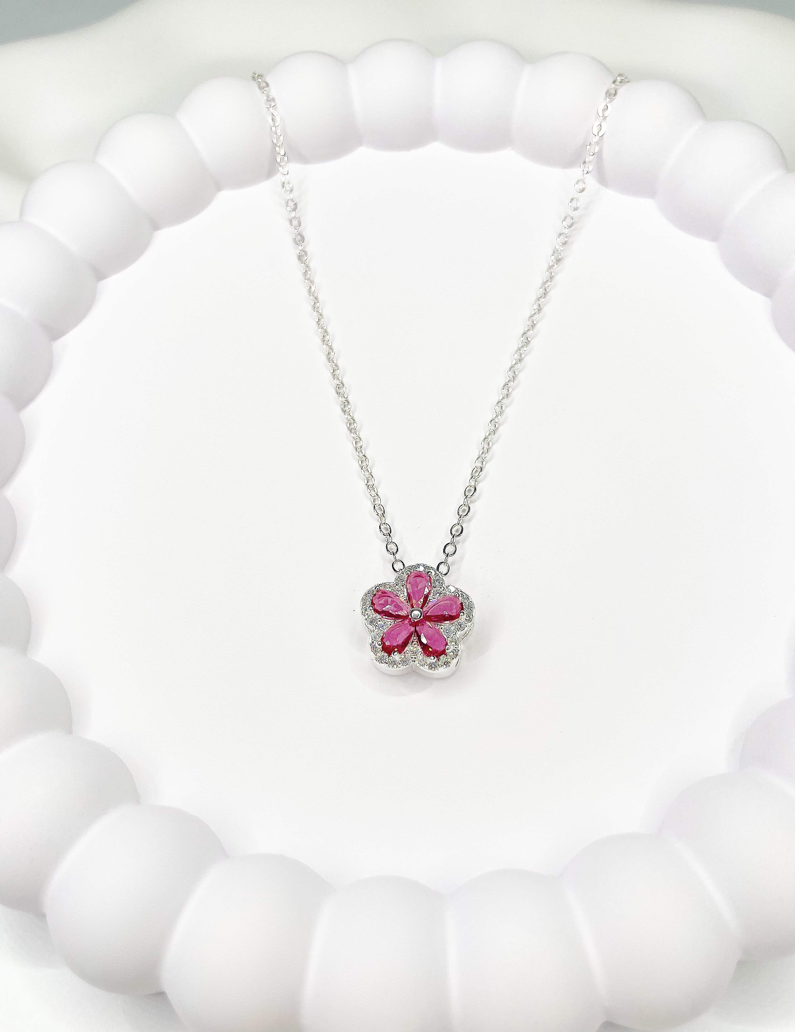 Colar Flor Cravejada Fucsia