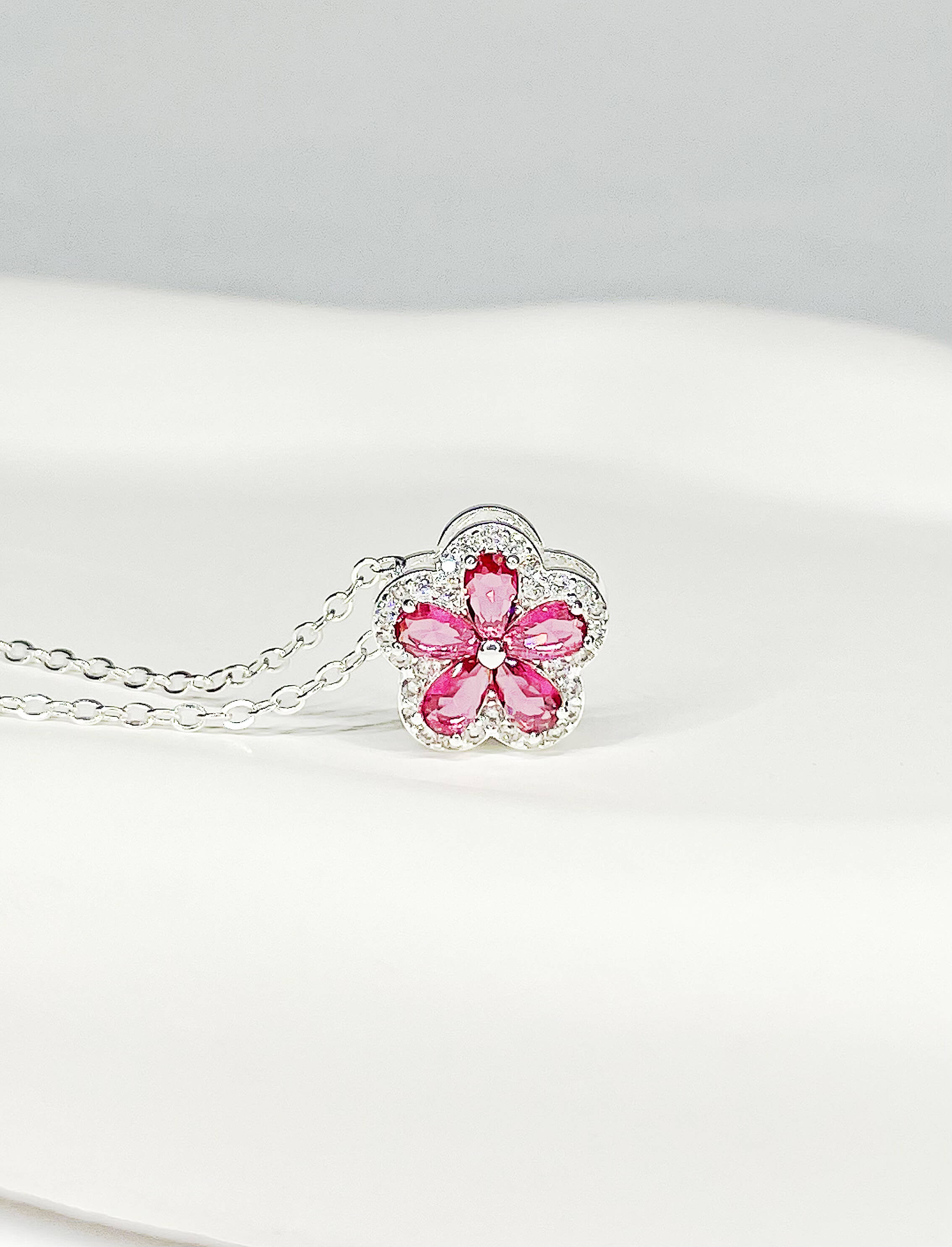 Colar Flor Cravejada Fucsia