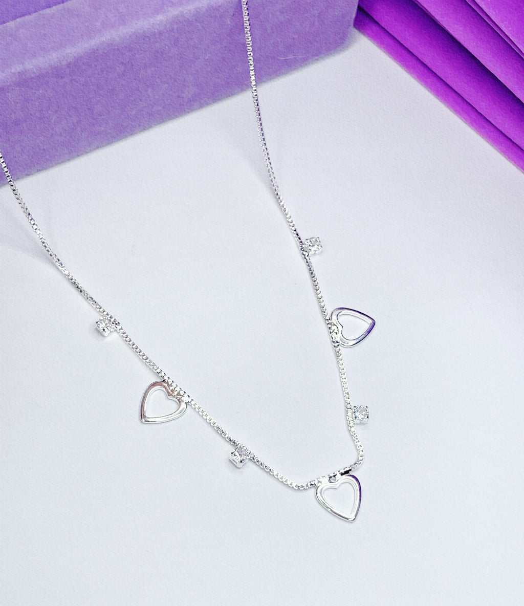 Colar Corações e Pontos de Luz