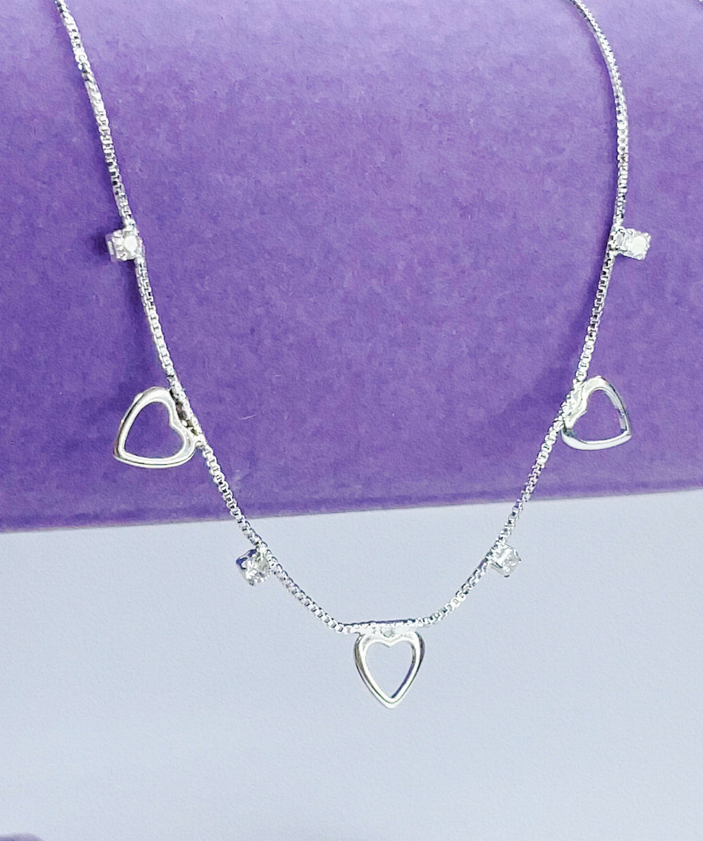 Colar Corações e Pontos de Luz