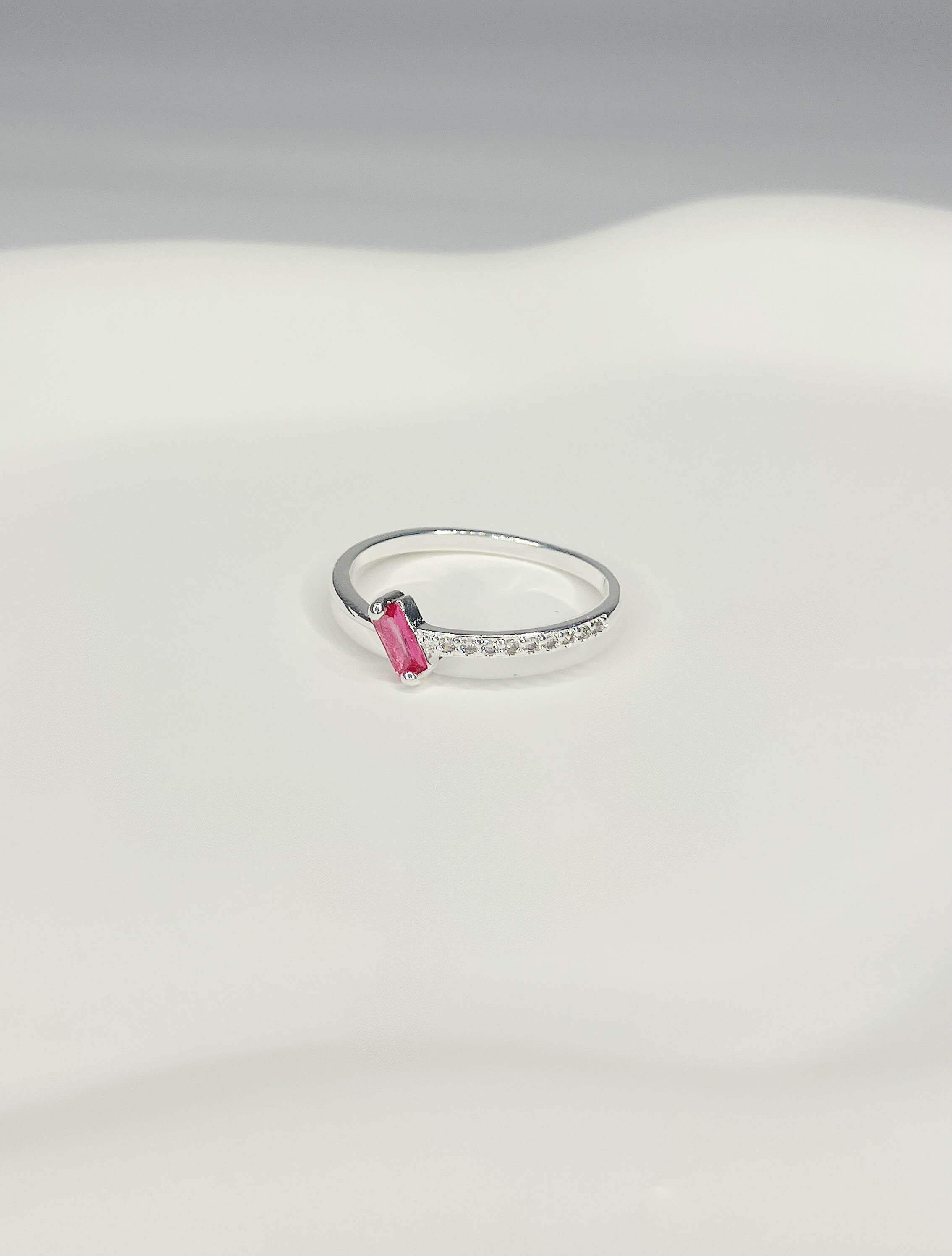 Anel Pedra Retangular Fucsia