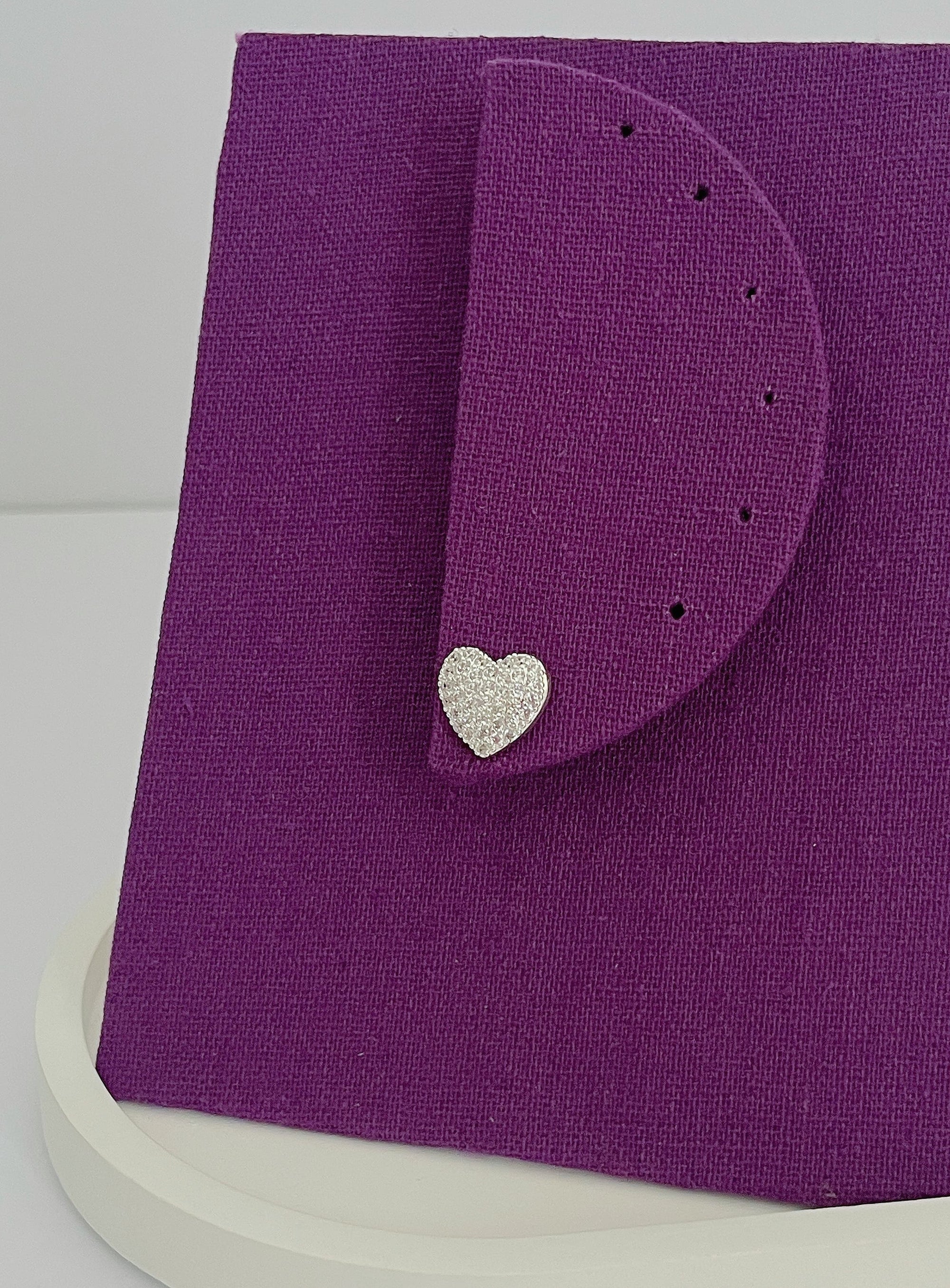 Brinco Coração Preenchido Cravejado