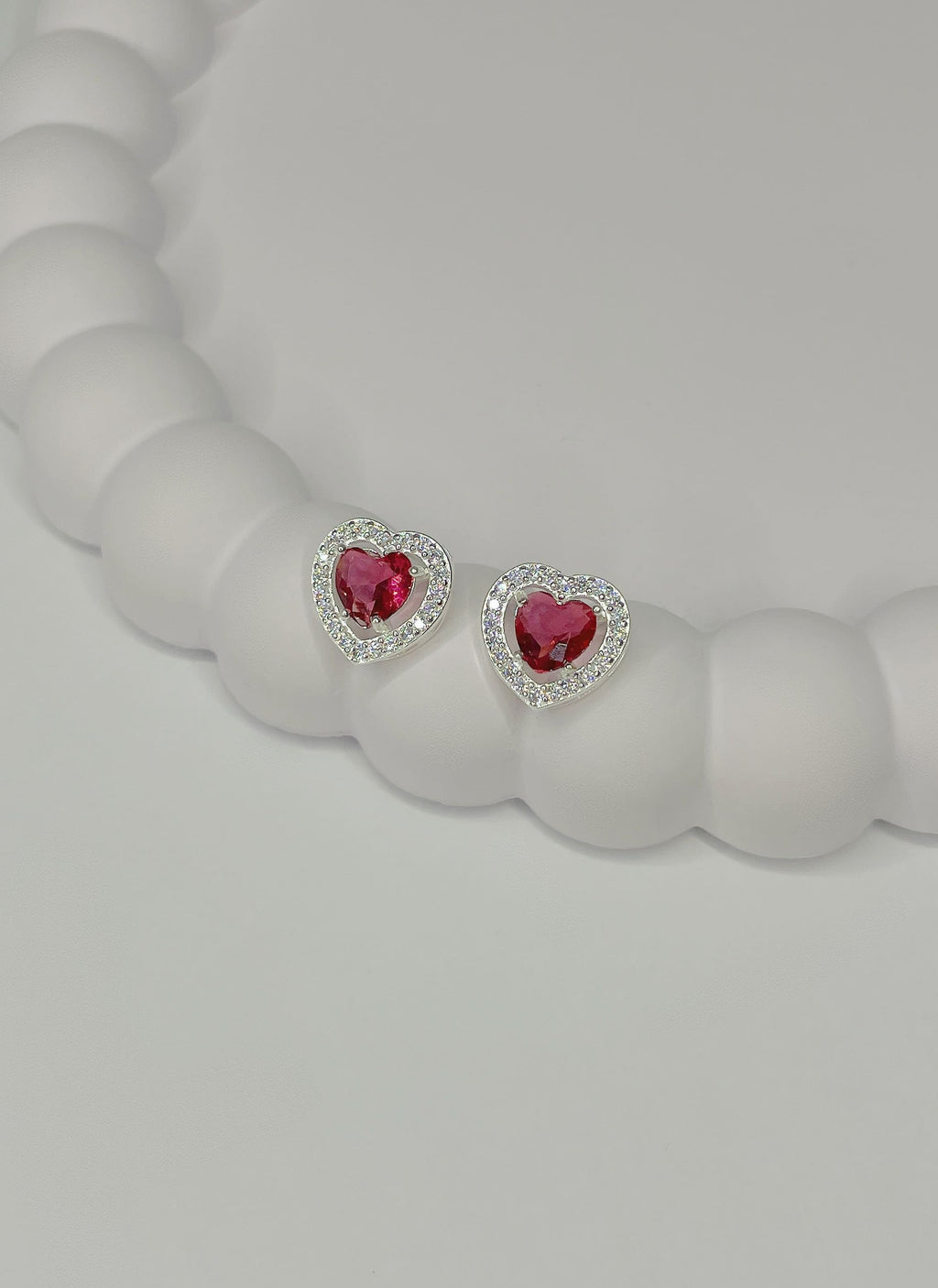 Brinco Coração Cravejado Cherry