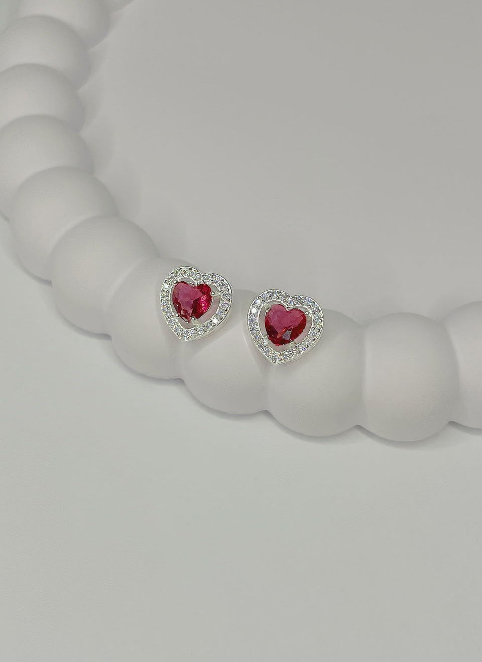 Brinco Coração Cravejado Cherry