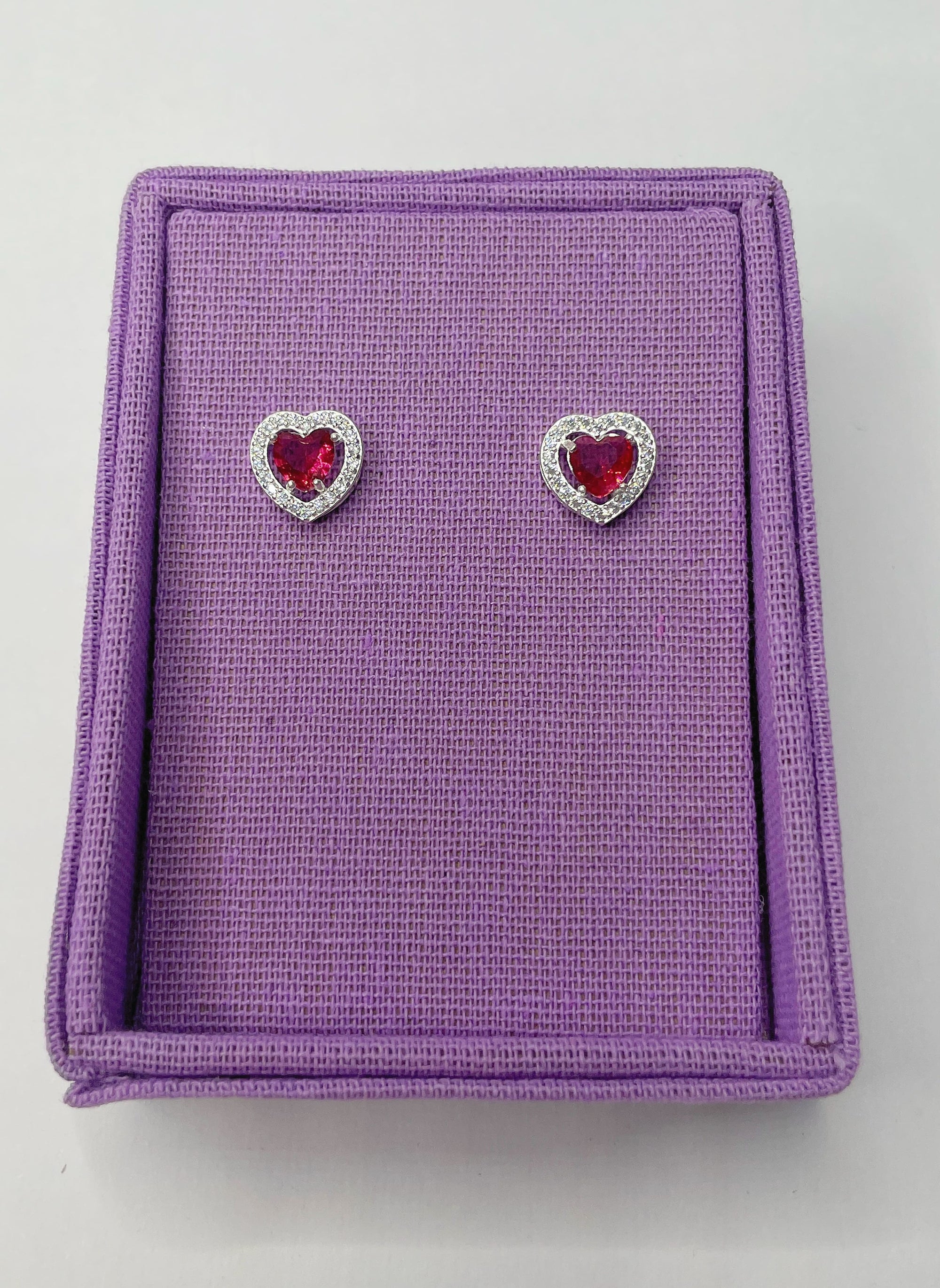 Brinco Coração Cravejado Cherry