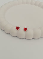 Brinco Coração Ponto de Luz Vermelho