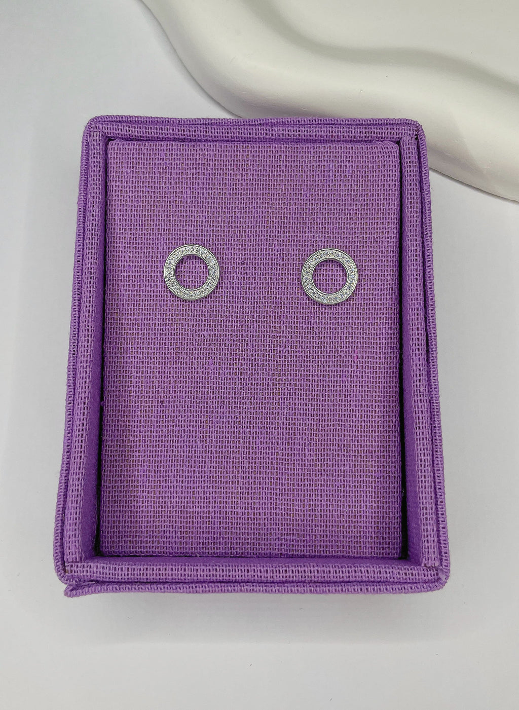 Brinco Circulo Vazado Cravejado