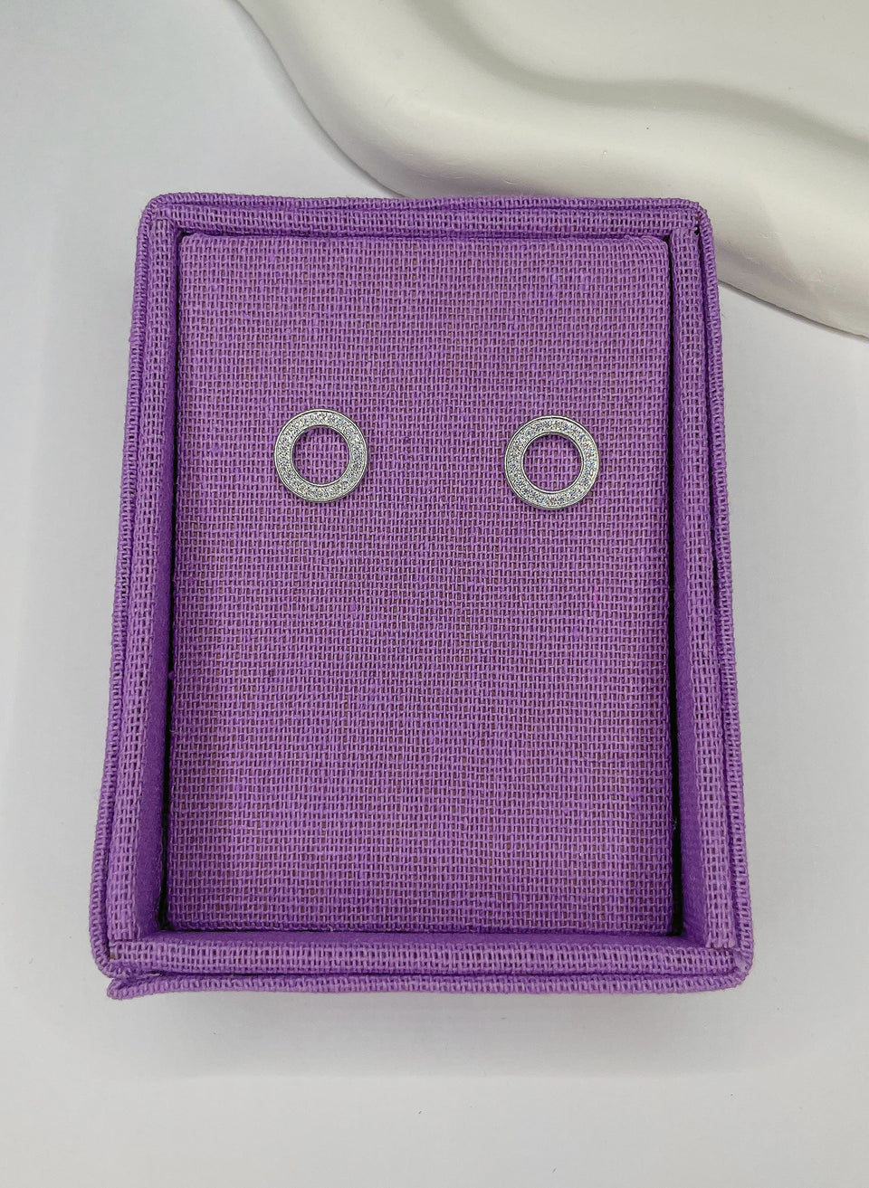 Brinco Circulo Vazado Cravejado