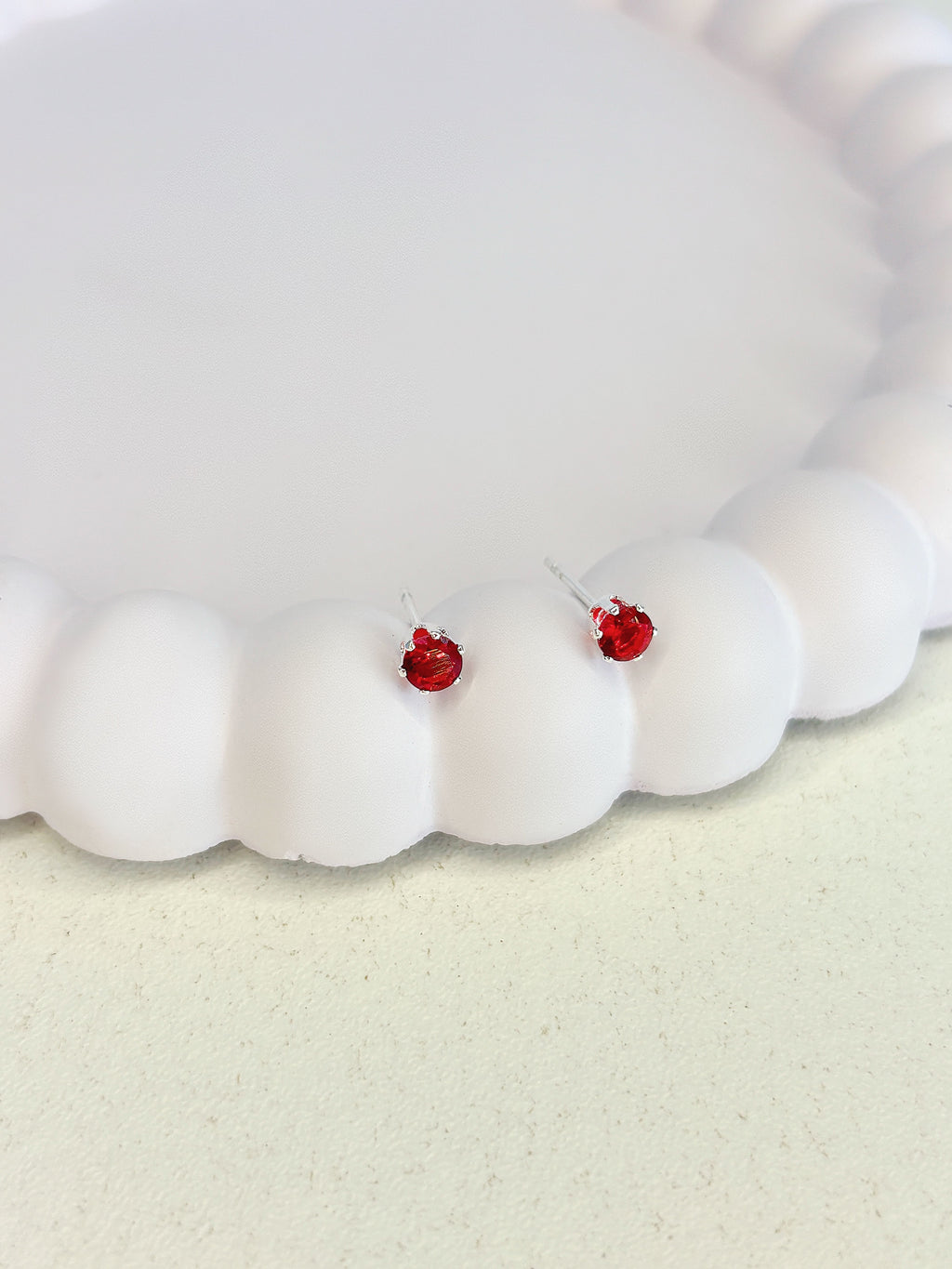 Brinco Ponto de Luz Vermelho