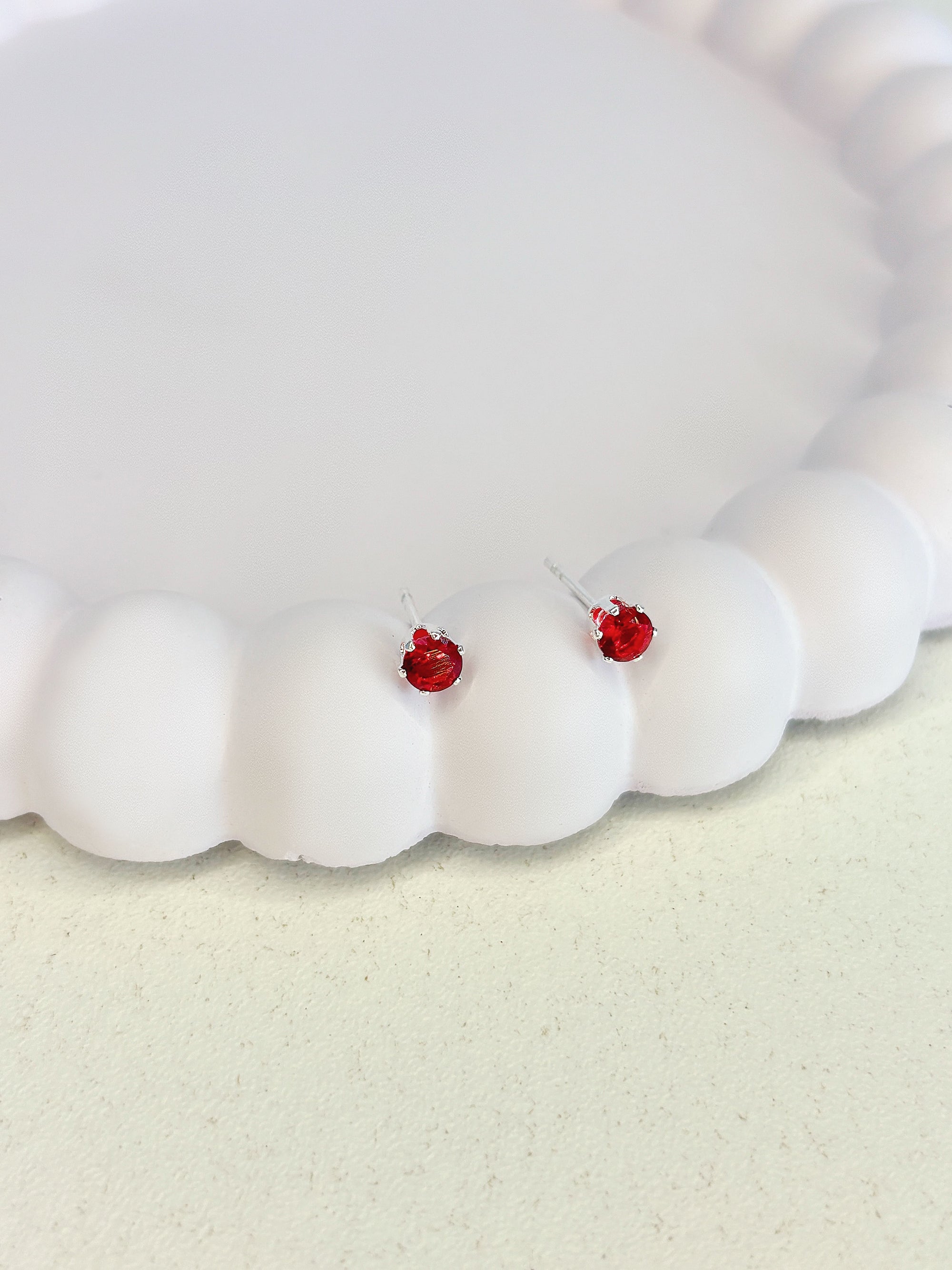 Brinco Ponto de Luz Vermelho