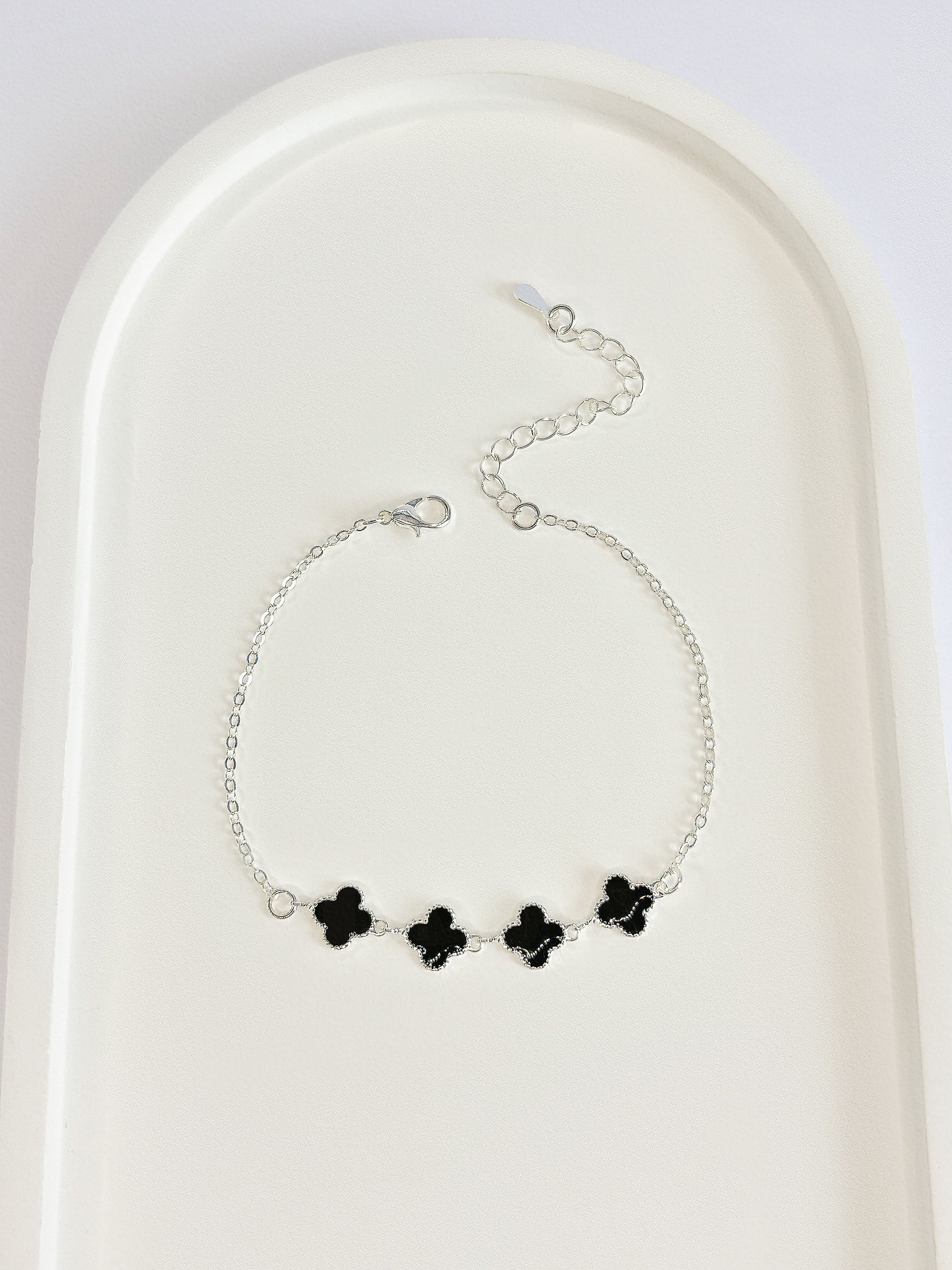 Pulseira Preta Quatro Trevos