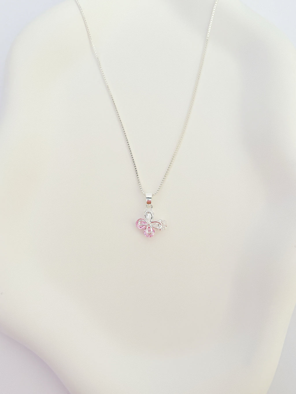 Colar Borboleta de Cristal Rosa
