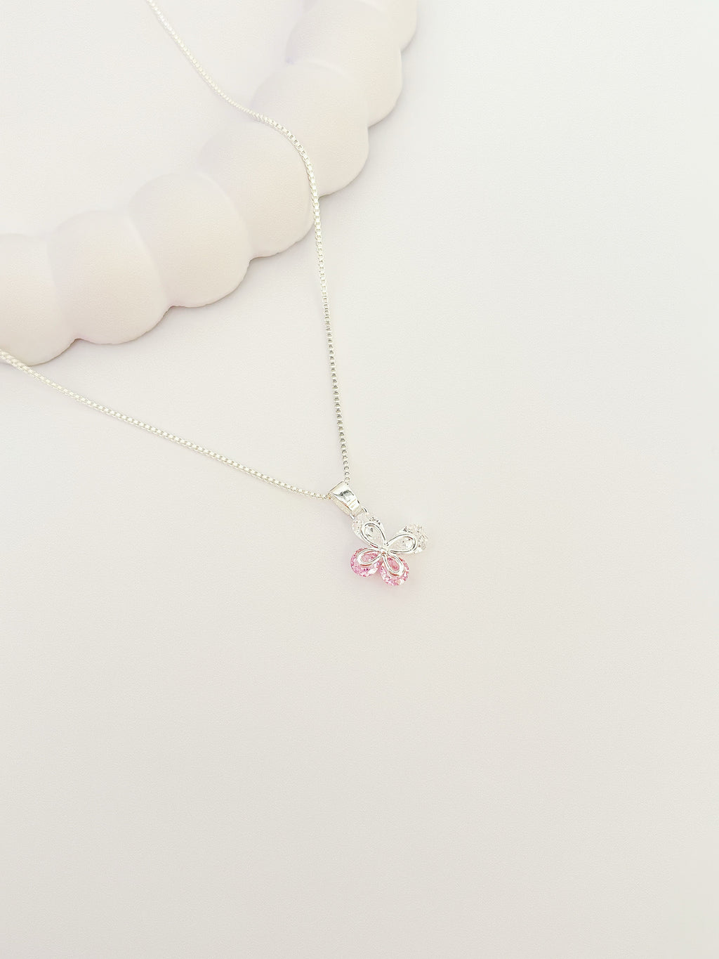 Colar Borboleta de Cristal Rosa