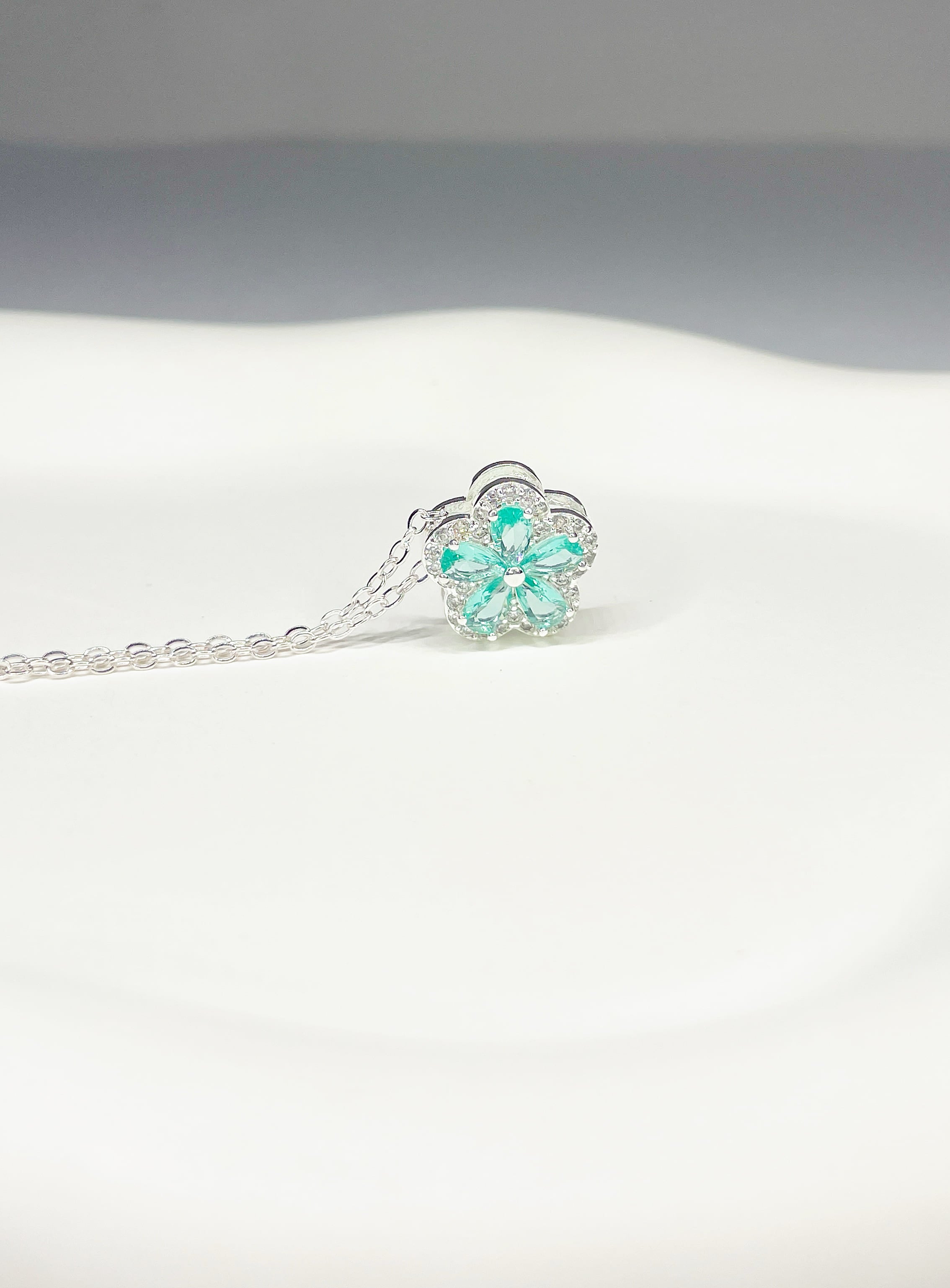 Colar Flor Cravejada Turmalina