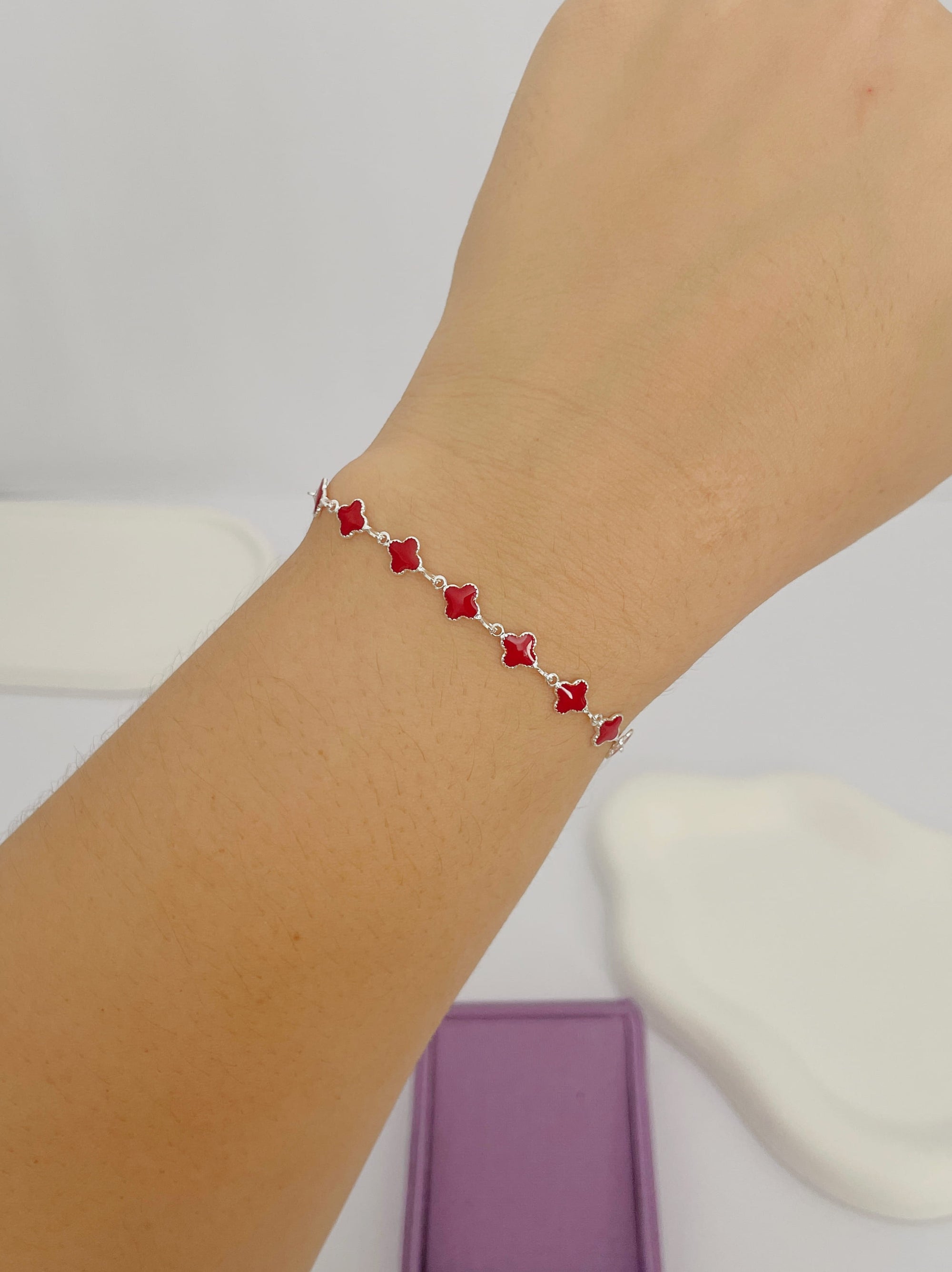 Pulseira Virginia Mini Trevos Vermelhos