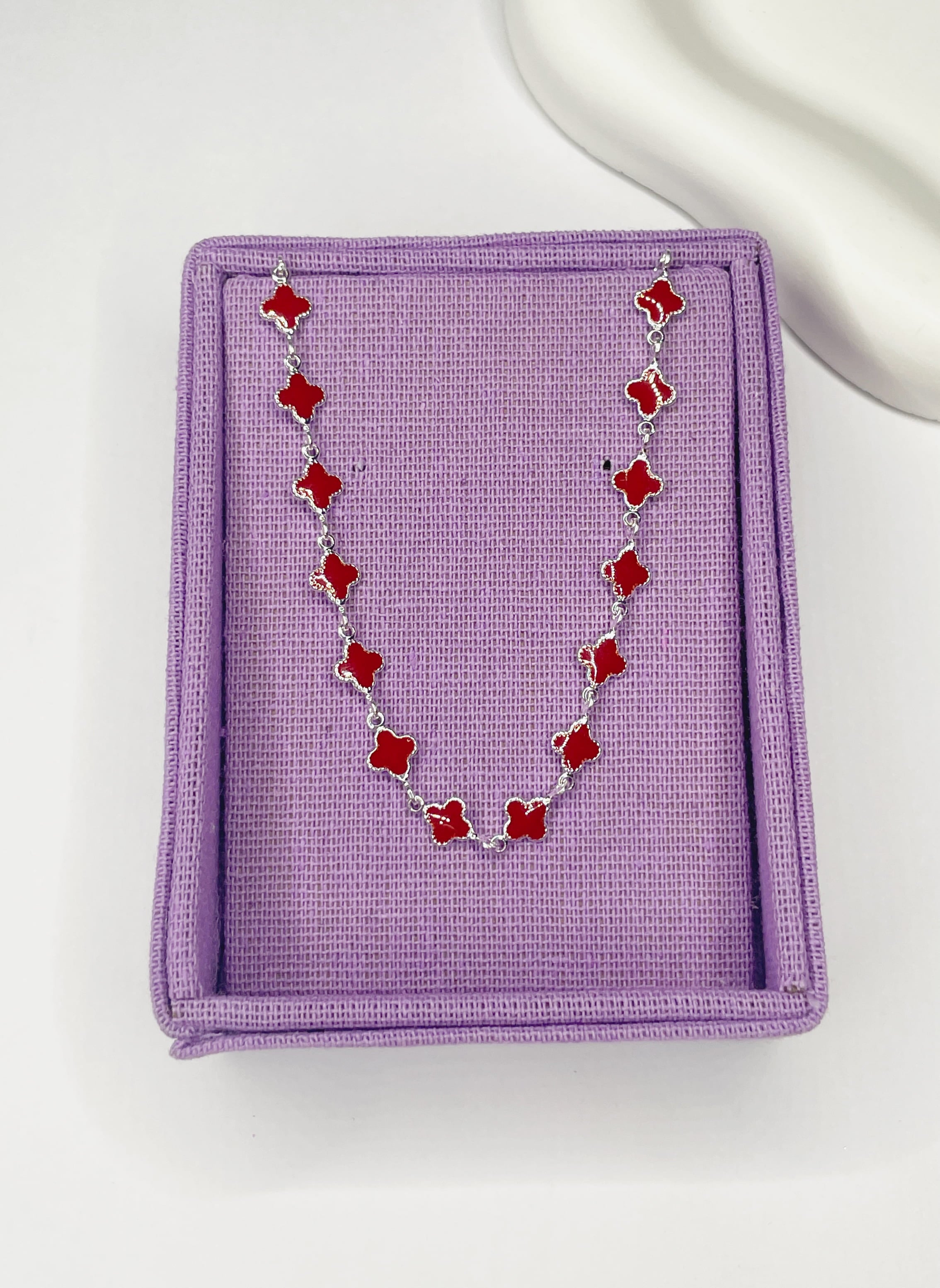 Choker Virginia Mini Trevos Vermelhos