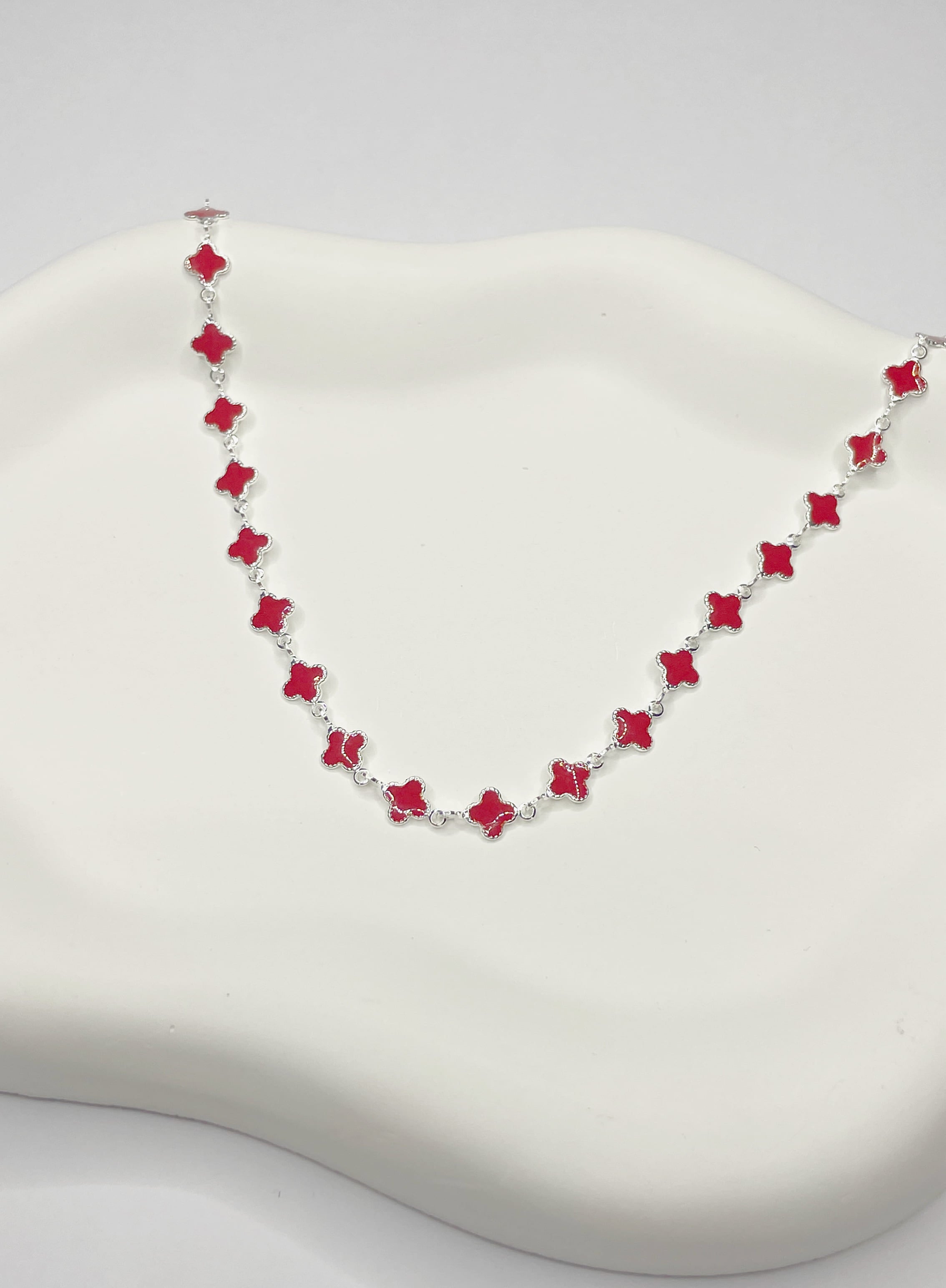 Choker Virginia Mini Trevos Vermelhos