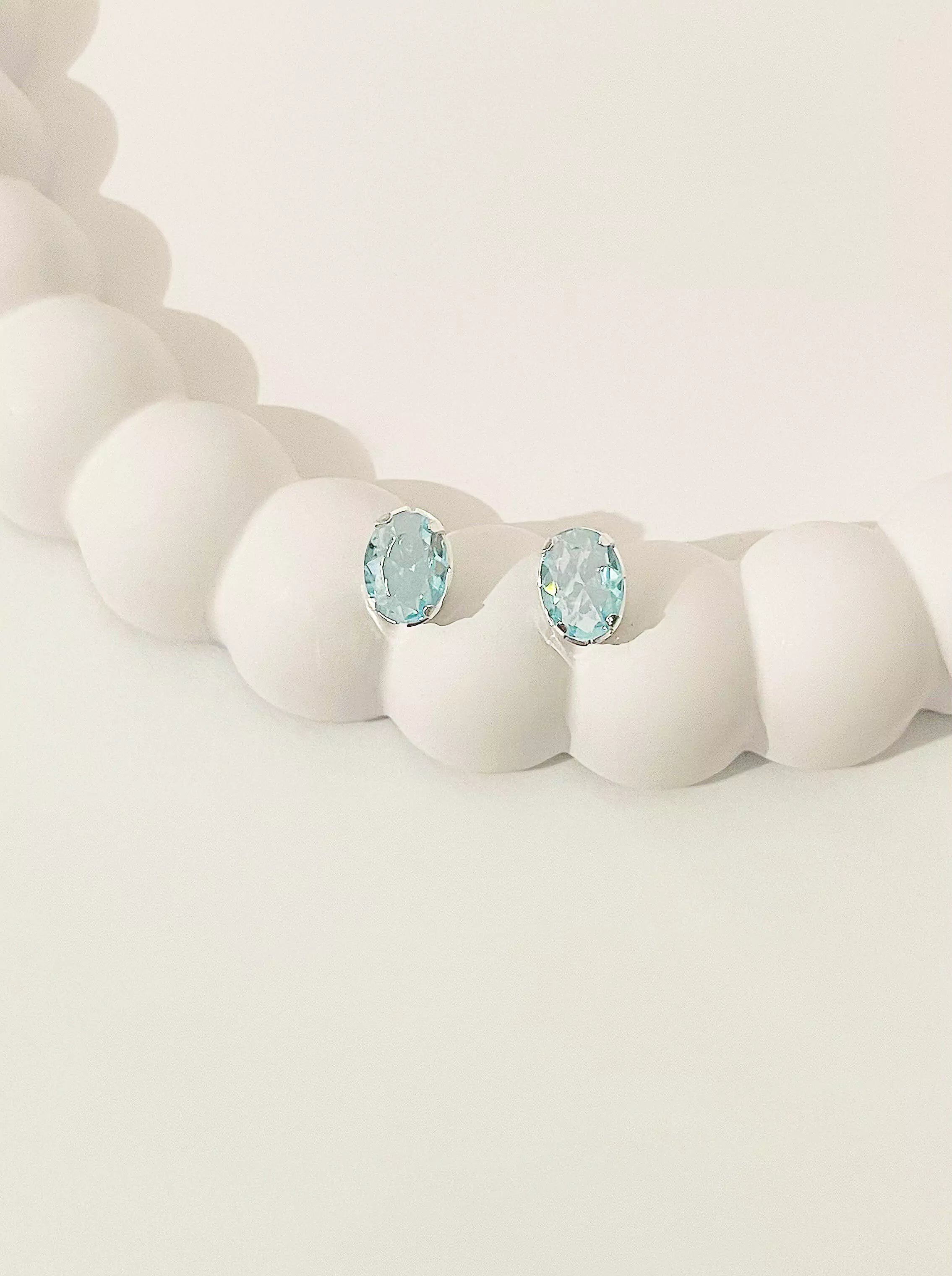 Brinco Oval Azul Claro