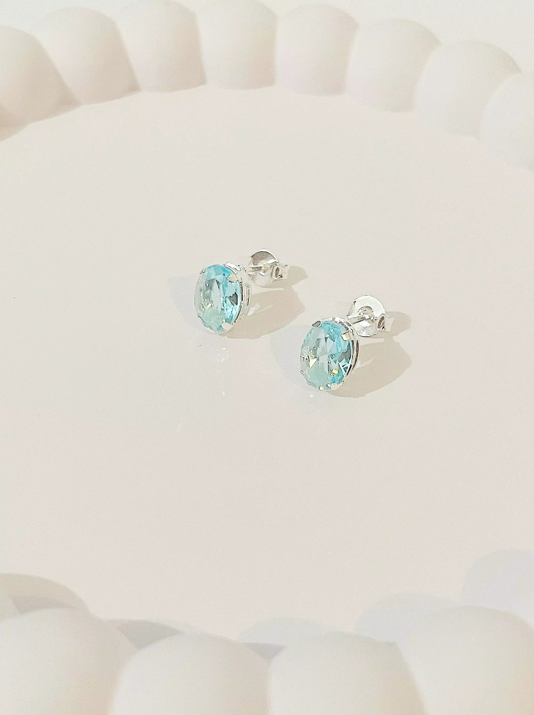 Brinco Oval Azul Claro