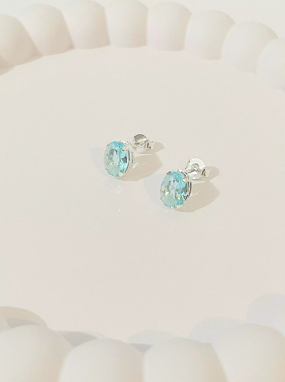 Brinco Oval Azul Claro